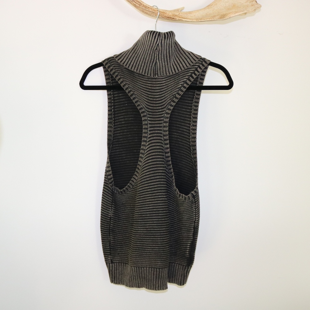 BOBBI ROCCO Turtle Neck Top - Picture 2 of 4